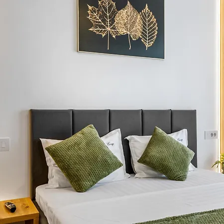 Апартаменти Luxury 3 Room Apartment - Coresi Mall Area