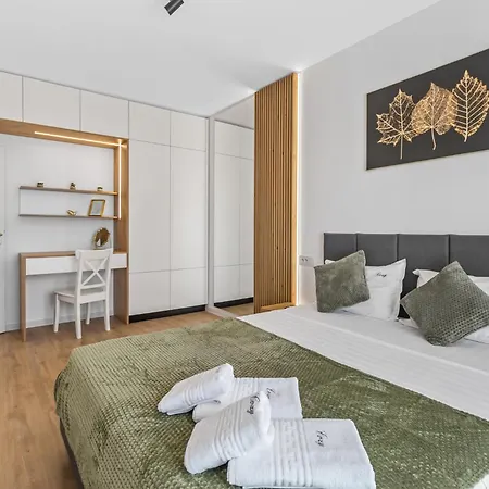 Luxury 3 Room Apartment - Coresi Mall Area Апартаменти