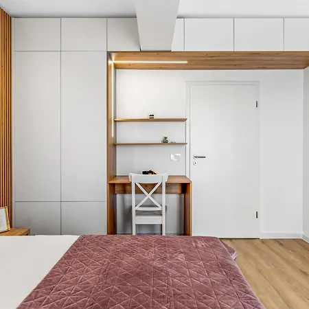 Luxury 3 Room Apartment - Coresi Mall Area Апартаменти *