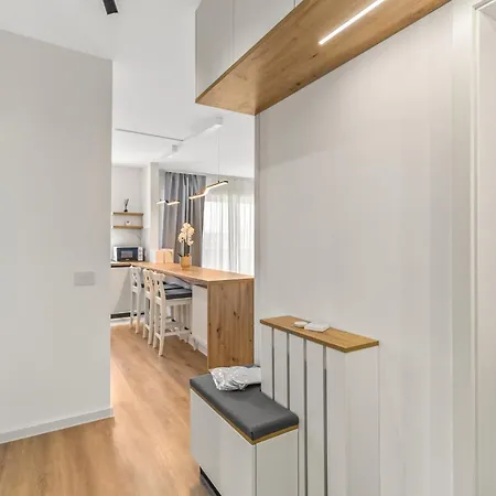 Luxury 3 Room Apartment - Coresi Mall Area Апартаменти