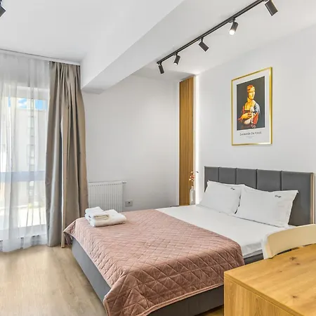 Luxury 3 Room Apartment - Coresi Mall Area Апартаменти